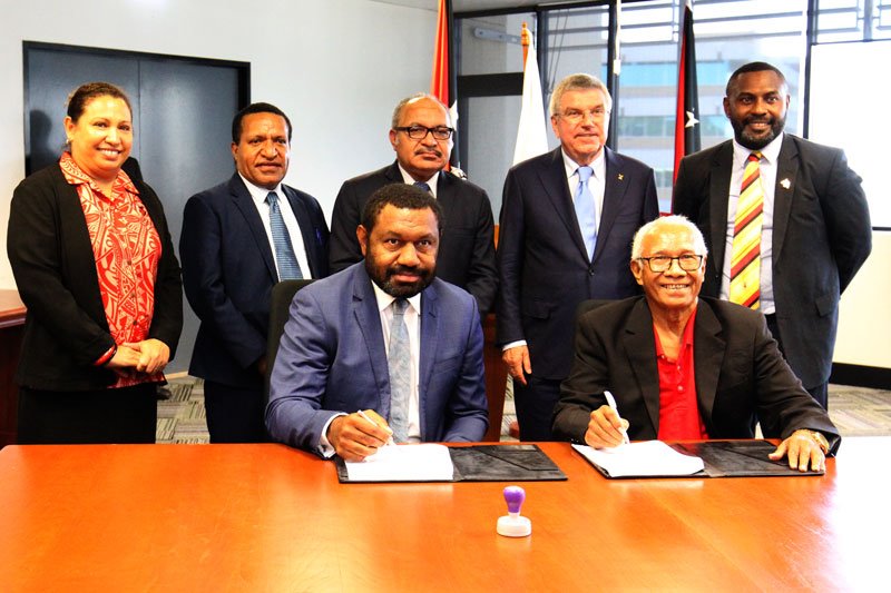 IOC President and PNG Prime Minister witness signing of MOU